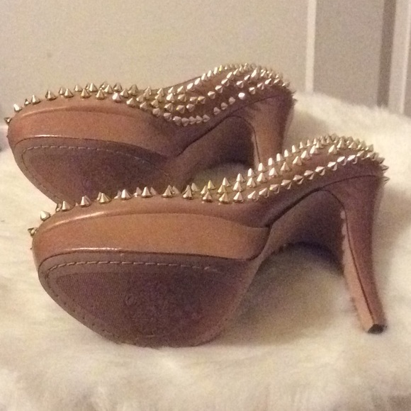Spiked stiletto platform pump - Picture 3 of 8